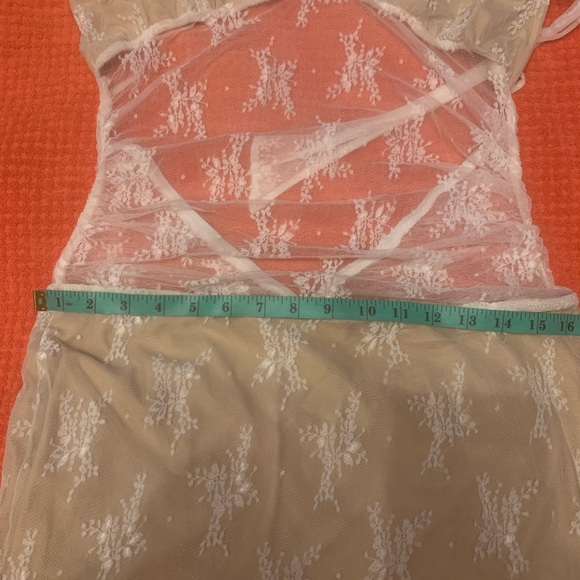 LENORA LACE DRESS. - Picture 11 of 13